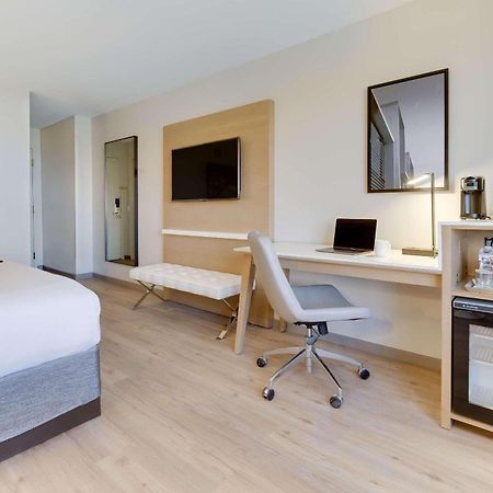 Radisson Hotel Phoenix Airport מראה חיצוני תמונה