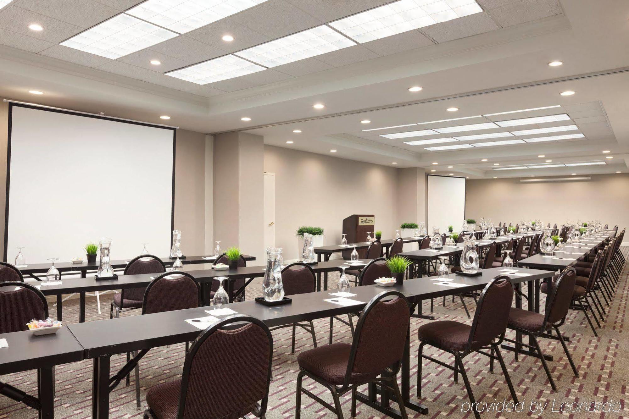 Radisson Hotel Phoenix Airport מראה חיצוני תמונה